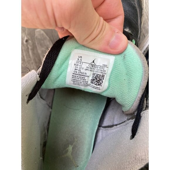 2023 Air Jordan 3 Retro "Green Glow" Size 9.5 Men's - Picture 8 of 8
